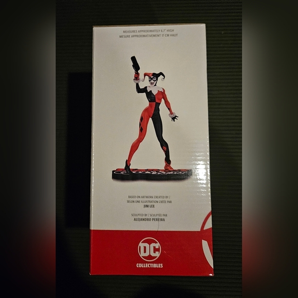 DC Direct Harley Quinn Red White and Black Limited Edition Jim Lee Statue - Picture 4 of 10